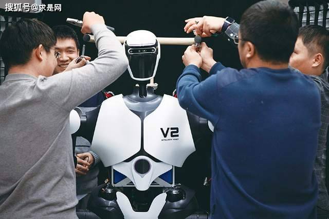 我國發(fā)展新質(zhì)生產(chǎn)力的優(yōu)勢與人工智能基礎(chǔ)軟件機(jī)遇